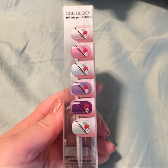 Dashing Diva Press-On Nail Art Transfers: Garden Party | Floral Polka Dot Black - Picture 5 of 8